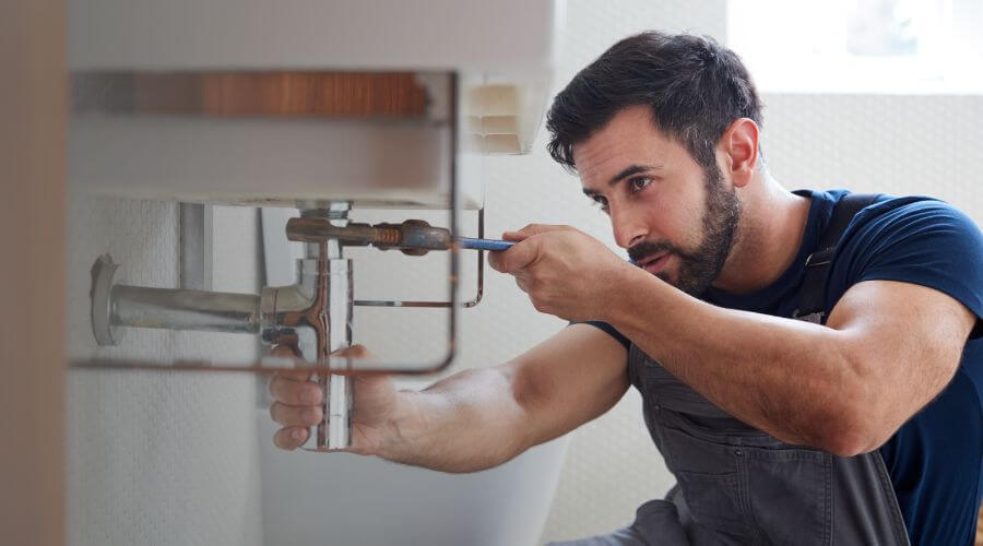 Expert burst pipe repair services in Newtonsville, OH